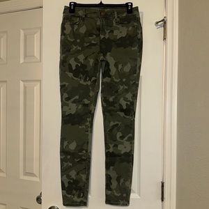 Women’s Camo Skinny Pants